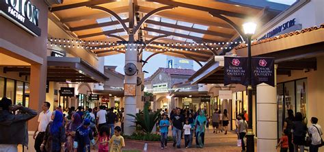 johor premium outlet opening hours.